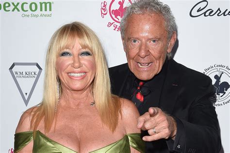 suzanne summers nude|Suzanne Somers, 74, poses completely NUDE in shocking new。